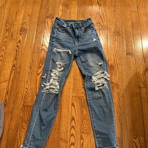 American Eagle ripped jeans, super cute!
